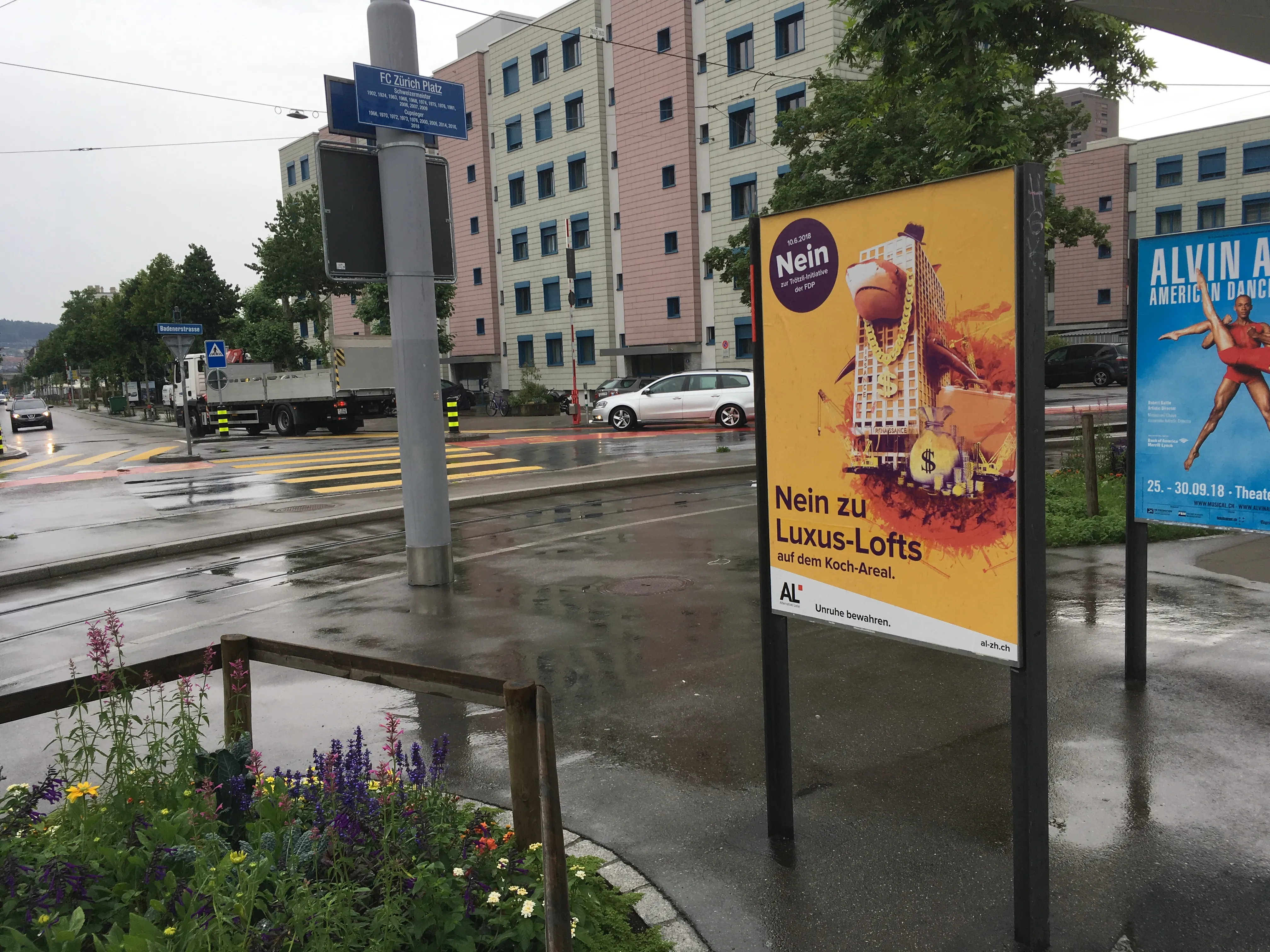 Abstimmungsplakat an der Letzigrund Tramstation.